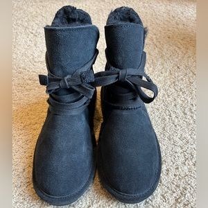 NWOT Bearpaw Winter Boots